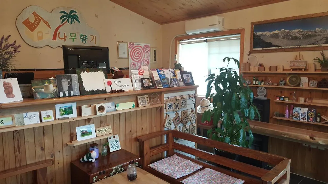 Namu Hyanggi Pension Jeju Hébergement de vacances
